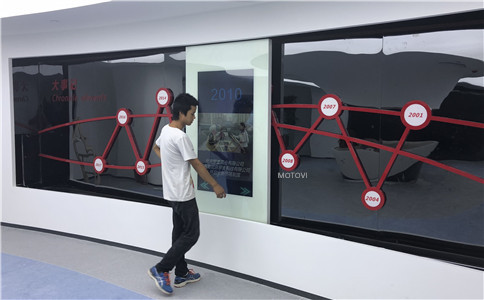 滑轨屏互动装置应用于数字展厅设计