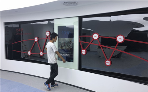 在广东做个互动滑轨屏多少钱一平方？