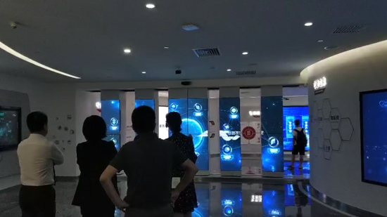 移动透视轨道屏--多屏联动系统案例