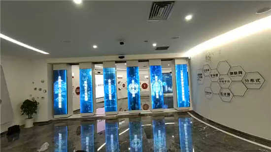 可移动拼接屏_工商银行智慧银行_摩拓为提供技术支持