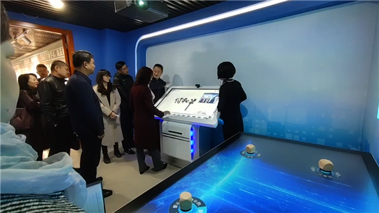 签字桌＋物体识别桌案例