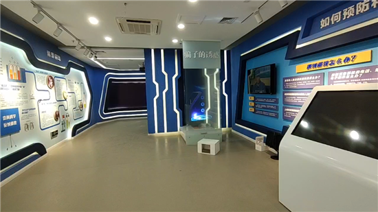 透明广告柜应用案例_兰州反邪教展馆应用
