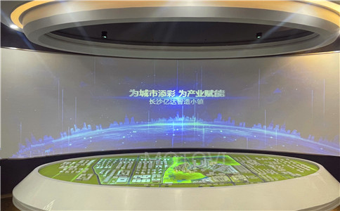 长沙亿达智能小镇拼接屏案例_motovi数字展厅案例