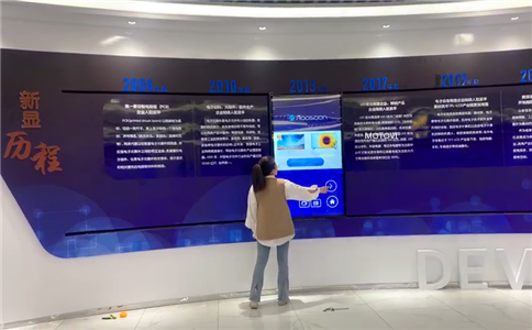 滑轨屏_打破参观者与展项之间的“隔断层”_互动体验