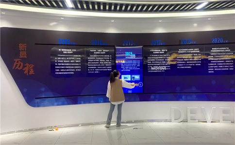 滑轨屏_打破参观者与展项之间的“隔断层”_互动体验_摩拓为工程案例