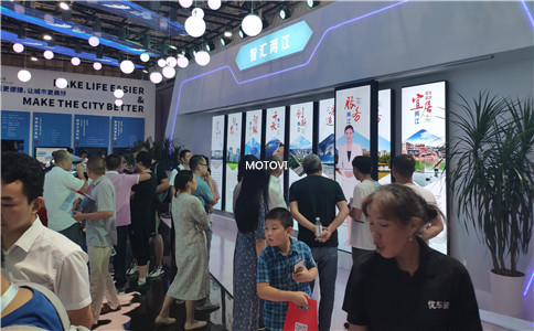 摩拓为滑轨屏＋虚拟主持人应用于数字展厅案例