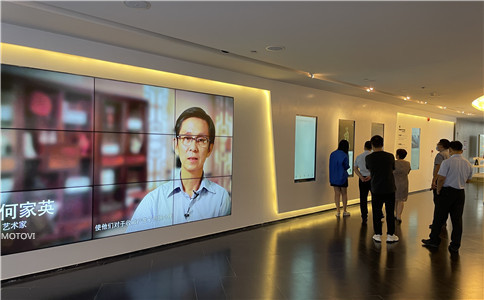 触控一体机应用于展会现场_现场参观者进行互动体验