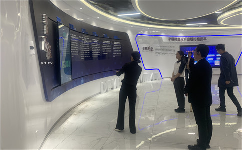 互动滑轨屏应用于科技展馆