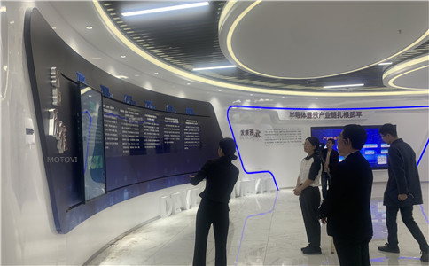 滑轨屏互动装置应用于科技展馆