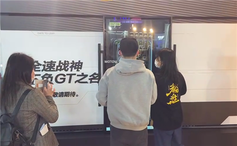 互动滑轨屏应用于数字展厅设计