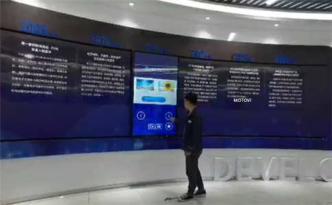 互动滑轨屏应用于数字展厅设计_互动体验