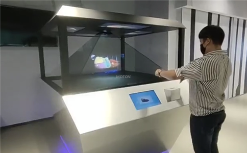 360度全息投影技术_现场参观者与展项进行手势互动