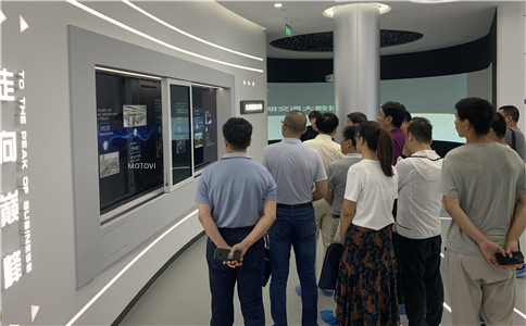 展厅设计互动滑轨屏应用案例展示